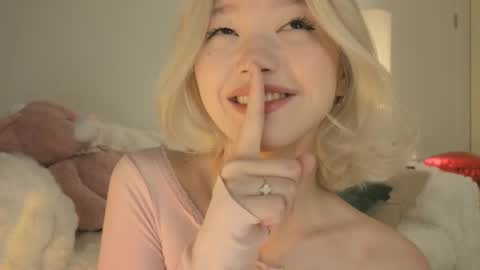 Snapshot of _milli_sun chatting on 02-26-26, 05:17 Kim online show from 02-26-26, 05:17