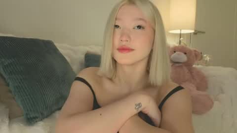 Snapshot of _milli_sun chatting on 03-04-26, 05:02 Kim online show from 03-04-26, 05:02