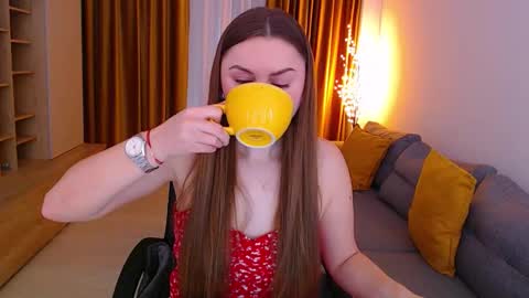 Mia online show from 03-25-26, 09:48