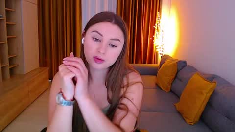 Mia online show from 05-16-26, 10:36
