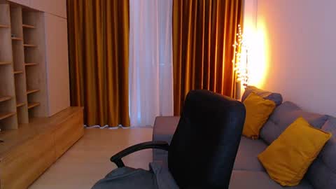 Mia online show from 06-13-26, 09:18