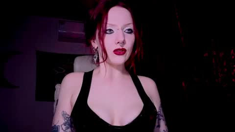 Snapshot of _misseva_ chatting on 05-18-26, 08:36 Miss Eva. if anyone in NYK to fuck here is sissy sn - online show from 05-18-26, 08:36