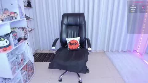 Snapshot of _misshoneyxx chatting on 10-23-25, 02:00 Hanna Idependent Model online show from 10-23-25, 02:00