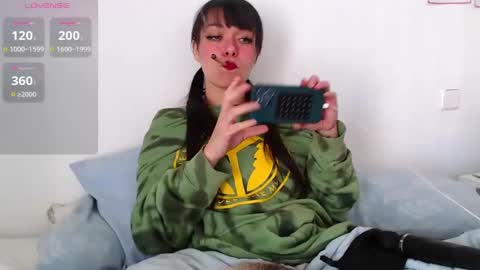 Sophia Help me get 100 thumbs up online show from 02-16-25, 09:26