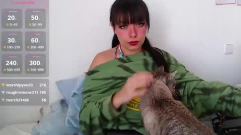 Sophia Help me get 100 thumbs up online show from 02-16-25, 12:32