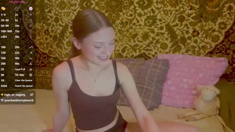 Snapshot of _monaflame_ chatting on 02-21-26, 02:18 Mona online show from 02-21-26, 02:18