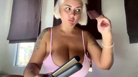 Francine Aisi Morpho - a genus of blue butterflies. online show from 03-03-25, 09:22