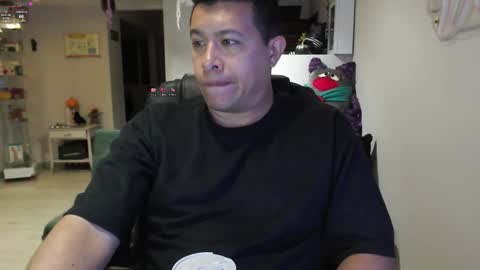 Snapshot of _mr_panda_ chatting on 10-22-25, 11:37 Panda online show from 10-22-25, 11:37