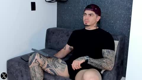 Snapshot of _mrcock_ chatting on 10-26-25, 10:25 _mrcock_ online show from 10-26-25, 10:25