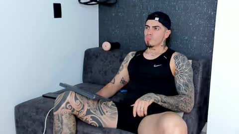 Snapshot of _mrcock_ chatting on 11-02-25, 12:13 _mrcock_ online show from 11-02-25, 12:13