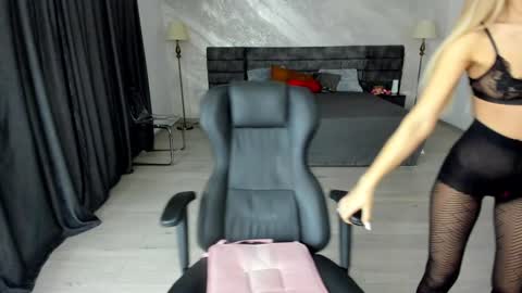 Maya online show from 01-16-26, 05:22