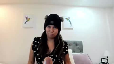 Snapshot of _natalie18_ chatting on 01-22-25, 03:31 Natalie online show from 01-22-25, 03:31