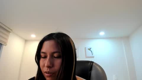 Snapshot of _natalie18_ chatting on 02-05-25, 03:02 Natalie online show from 02-05-25, 03:02