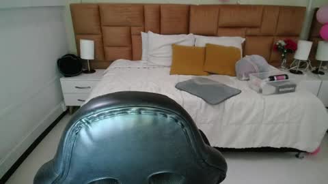 Snapshot of _natalie18_ chatting on 02-09-25, 10:21 Natalie online show from 02-09-25, 10:21