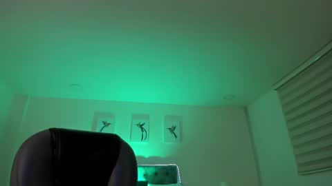 Snapshot of _natalie18_ chatting on 10-01-25, 03:56 Natalie online show from 10-01-25, 03:56