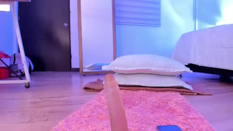 Snapshot of _natalie18_ chatting on 10-09-25, 03:15 Natalie online show from 10-09-25, 03:15