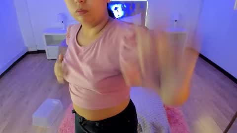 Snapshot of _natalie18_ chatting on 10-19-25, 07:47 Natalie online show from 10-19-25, 07:47