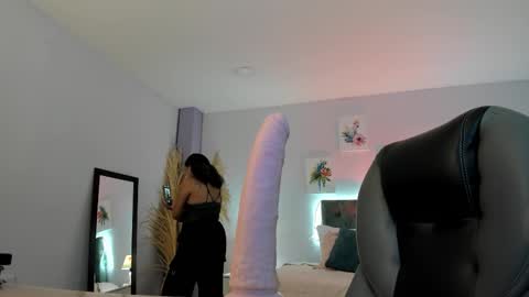 Snapshot of _natalie18_ chatting on 11-08-25, 11:58 Natalie online show from 11-08-25, 11:58