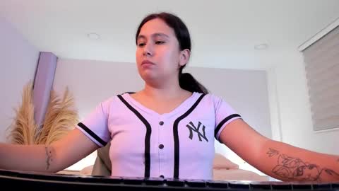 Snapshot of _natalie18_ chatting on 11-15-25, 10:34 Natalie online show from 11-15-25, 10:34