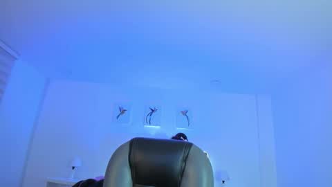 Snapshot of _natalie18_ chatting on 11-16-25, 10:43 Natalie online show from 11-16-25, 10:43