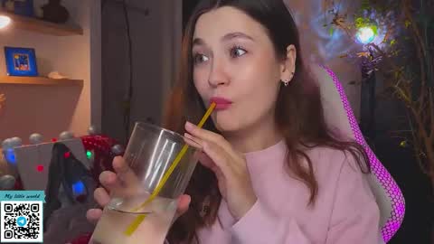 Mia with a big heart  online show from 12-15-25, 11:58