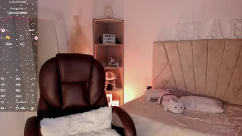 Niah  You can call me Ni or cutie haha online show from 01-14-25, 09:09