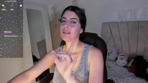 Niah  You can call me Ni or cutie haha online show from 01-26-25, 08:13