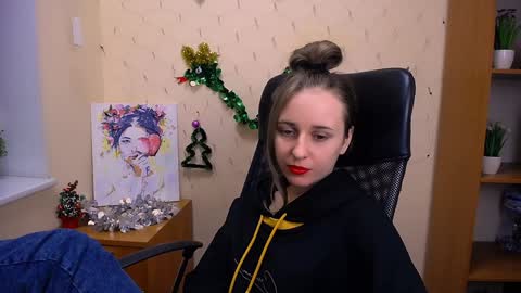 Snapshot of _nicole_new chatting on 01-04-25, 03:28 Nica online show from 01-04-25, 03:28