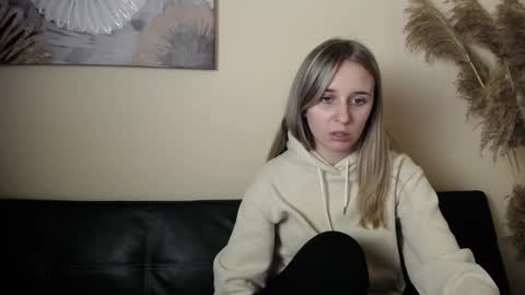 Nica online show from 11-09-25, 03:43