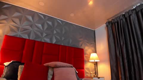 _nicoletteshea_ online show from 01-25-25, 03:09