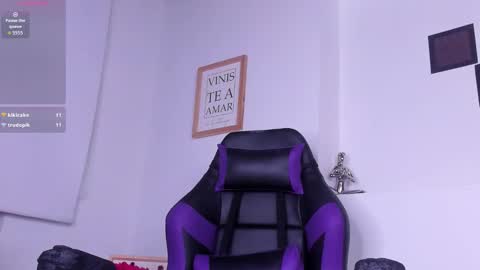 Snapshot of _noa_smith_ chatting on 12-20-25, 10:11 Noa Smith online show from 12-20-25, 10:11