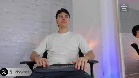 Noah Heyden online show from 03-07-25, 01:29