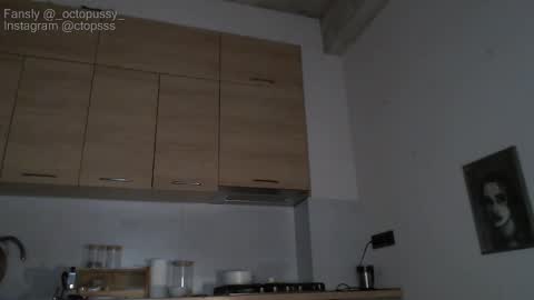 Snapshot of _octopussy_ chatting on 02-02-26, 08:07 Mikayla online show from 02-02-26, 08:07