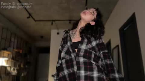 Snapshot of _octopussy_ chatting on 03-07-26, 05:26 Mikayla online show from 03-07-26, 05:26