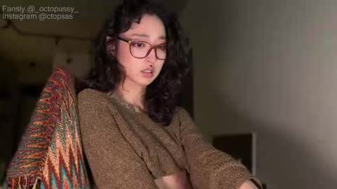 Snapshot of _octopussy_ chatting on 03-25-26, 12:05 Mikayla online show from 03-25-26, 12:05