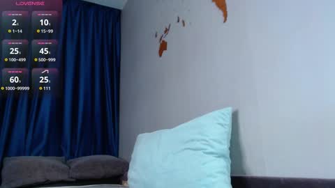 Snapshot of _oh_and_ah_ chatting on 12-20-25, 04:58 Vegan girl online show from 12-20-25, 04:58