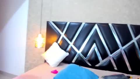 oliviacarter online show from 01-09-25, 04:06