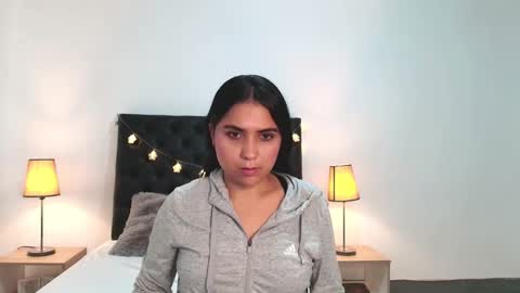 Snapshot of _pauli_ chatting on 12-22-25, 04:37 Paulina online show from 12-22-25, 04:37