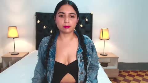 Snapshot of _pauli_ chatting on 01-08-26, 01:24 Paulina online show from 01-08-26, 01:24