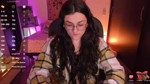 Snapshot of _peach__ chatting on 01-16-26, 02:26 violeta ig online show from 01-16-26, 02:26