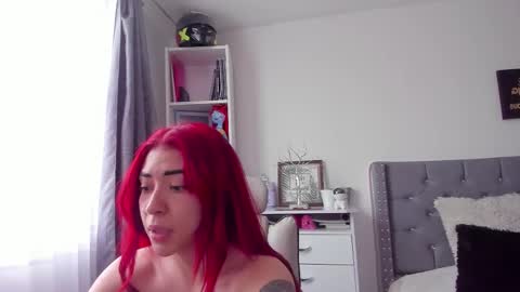 Snapshot of _poison_ivyyy chatting on 10-17-25, 12:08 V online show from 10-17-25, 12:08