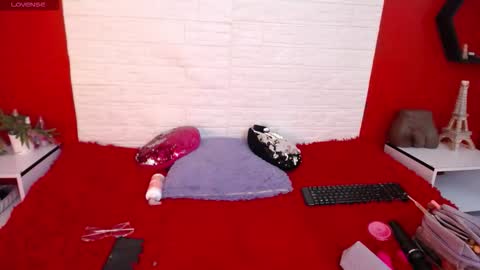 Laura online show from 12-19-25, 06:37