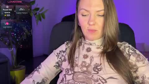  HADLY today day-off see u online 0112  online show from 02-17-25, 05:43