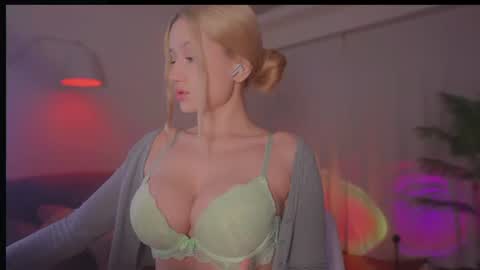 Snapshot of _protea chatting on 07-01-26, 10:42 Eva online show from 07-01-26, 10:42