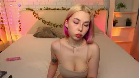 Merlizz Eva Jane Mila Nicole  left to right  online show from 03-01-26, 08:11