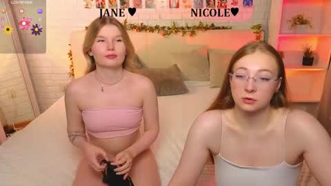 Merlizz Eva Jane Mila Nicole  left to right  online show from 05-31-26, 07:59