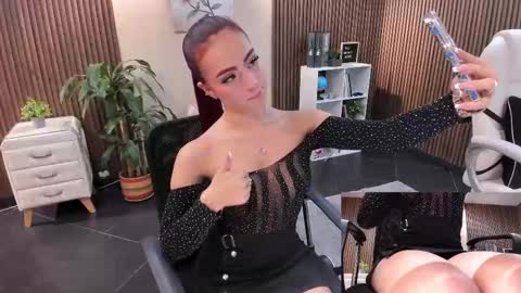 Snapshot of _redfoxxx_ chatting on 09-17-25, 07:26 You can tell me Mariana online show from 09-17-25, 07:26