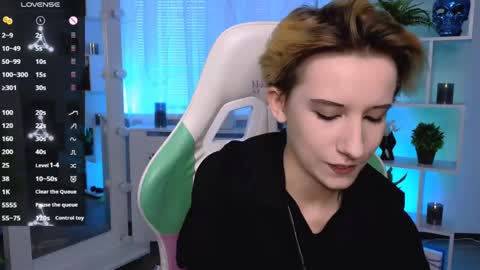 Snapshot of _rein_ramm chatting on 05-25-26, 03:18 Rein online show from 05-25-26, 03:18