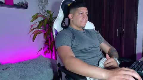 Roberto online show from 11-12-25, 01:00