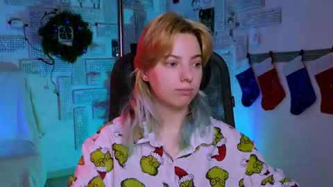 Snapshot of _rockstone_ chatting on 12-17-25, 08:20 Rock stone online show from 12-17-25, 08:20